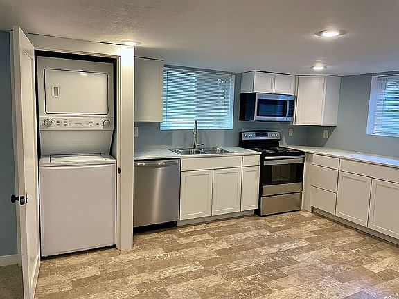 Washer/dryer provided