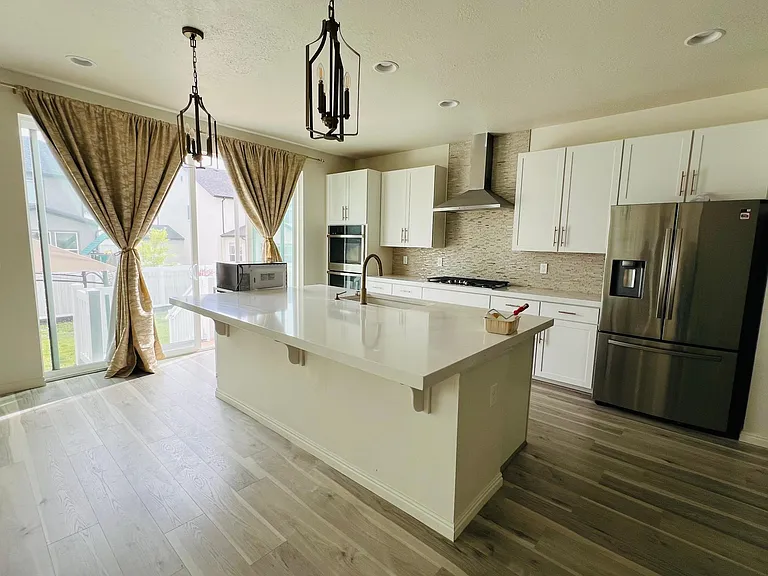2025 W 900 N — Photo 4