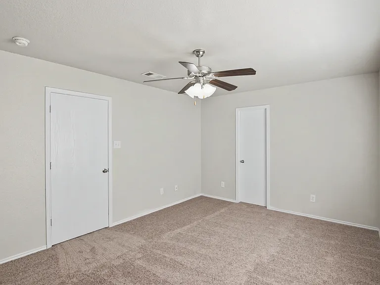 3304 Regency Ct — Photo 12