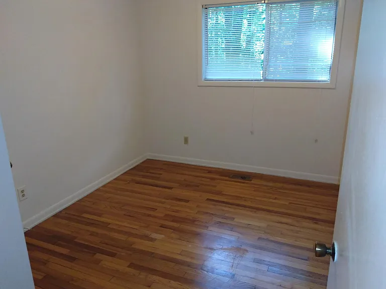 843 Shady Lawn Rd — Photo 8