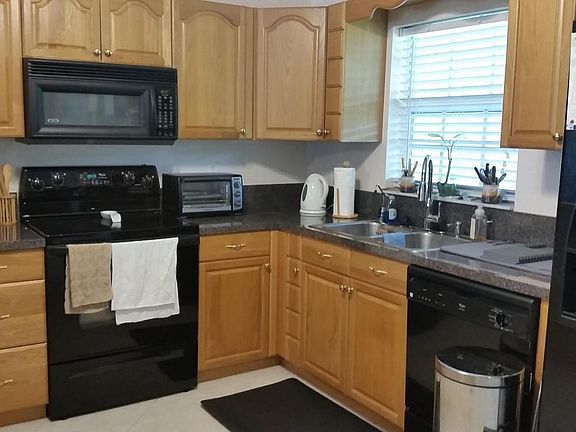 4th image of 1657 SW Edinburgh Dr