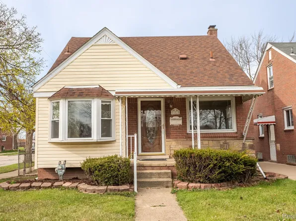 882 Stewart Ave, Lincoln Park, MI 48146