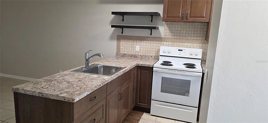 22523 Westchester Blvd — Photo 4