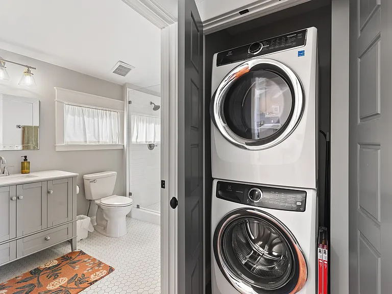 2113B Bernard Ave #B — Photo 10
