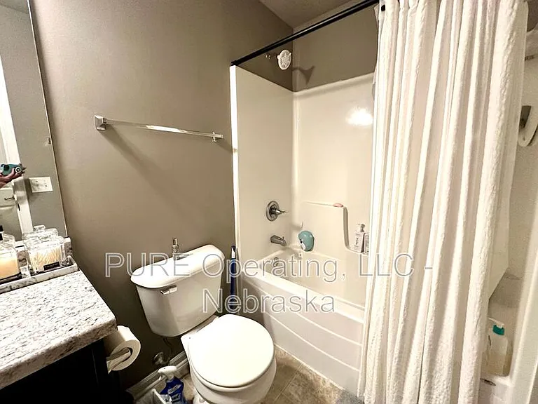 7605 N 92nd Ave — Photo 14