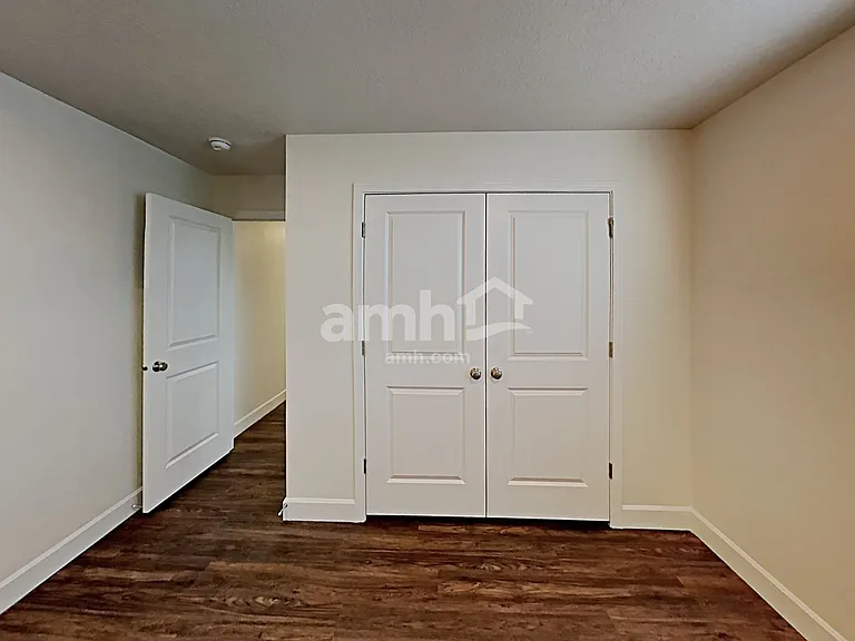 2151 E Silverado Ln — Photo 14