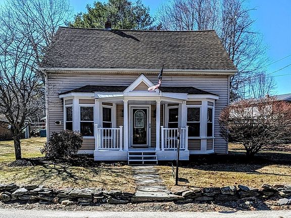 2nd image of 4 Intervale Rd