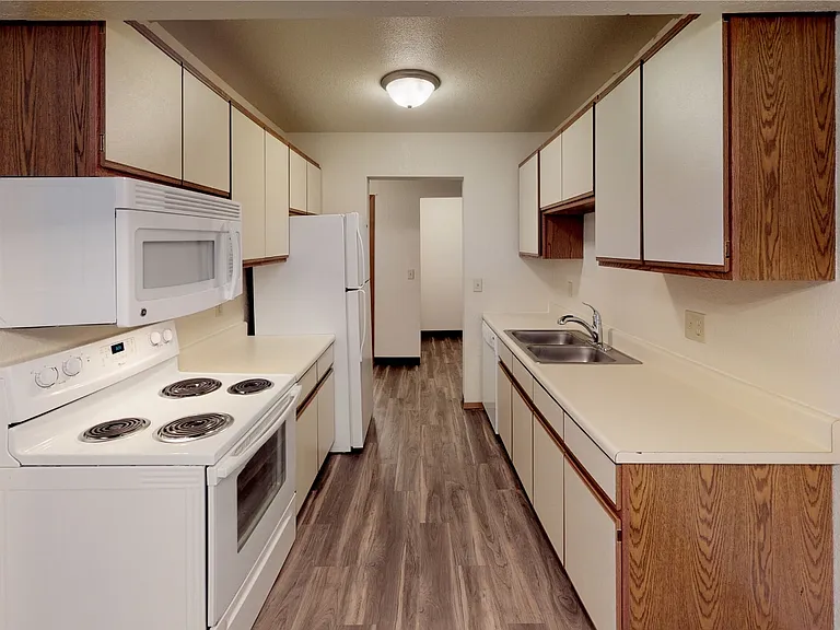 Southwind Apartments — Photo 25