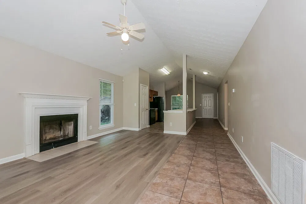3 bed, 2.0 bath, 1342 sqft, $2,280 — Photo 3