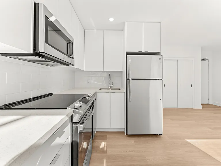 118 Tyndall Ave — Photo 9