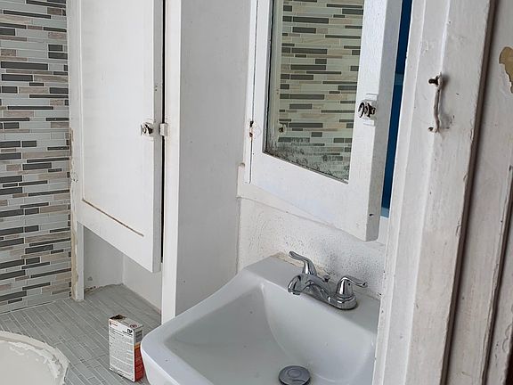 5th image of 116 Paloma Ave #B