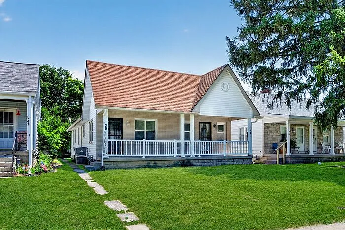 2 bed, 1.0 bath, $1,200 — Photo 2