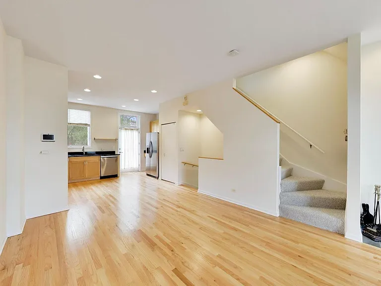 1806 W Argyle St #G — Photo 5