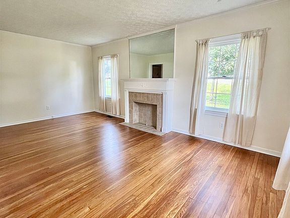 5th image of 219 Green Oak Dr