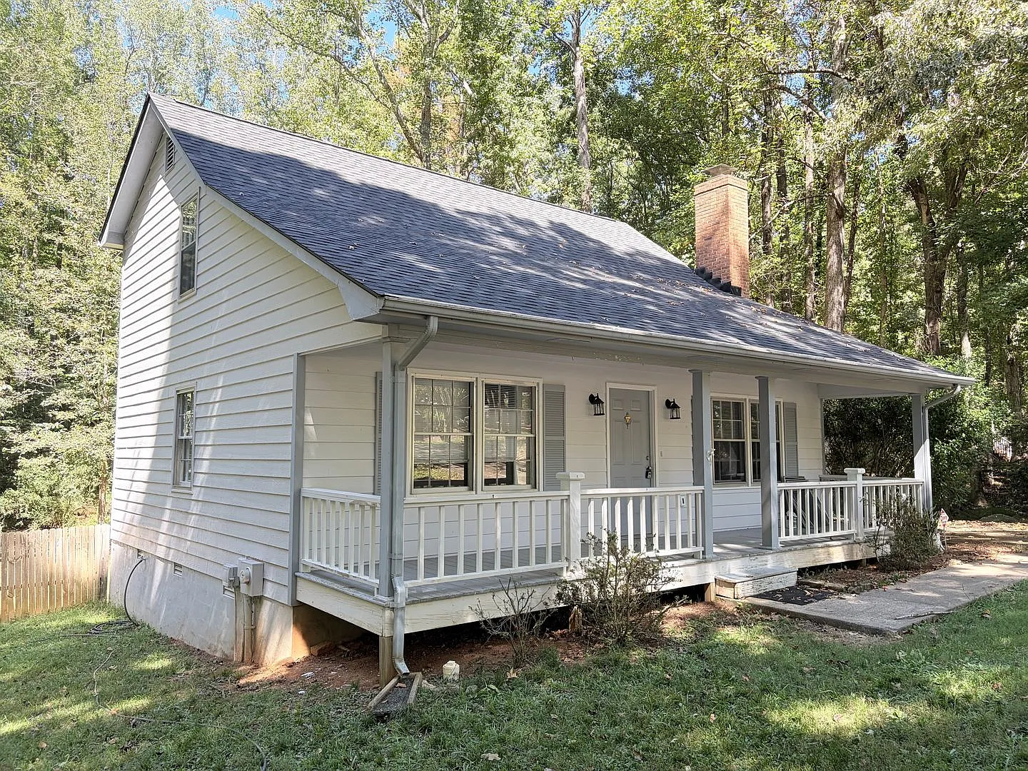Charming 3-Bedroom Home on Athens East Side — Photo 3