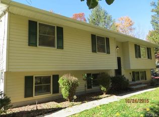 13 Lakeside Dr, New Windsor, NY 12553