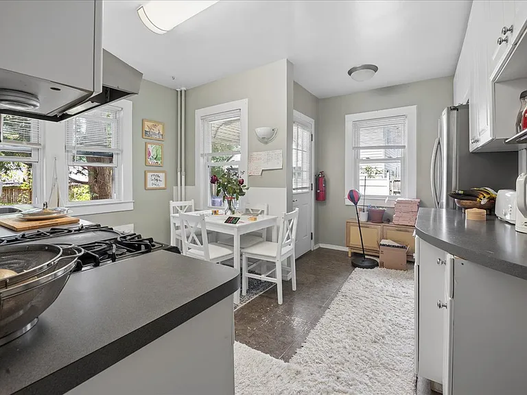 31 Armourvilla Ave — Photo 10