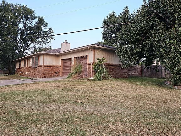 2nd image of 1015 W Edgewood Dr
