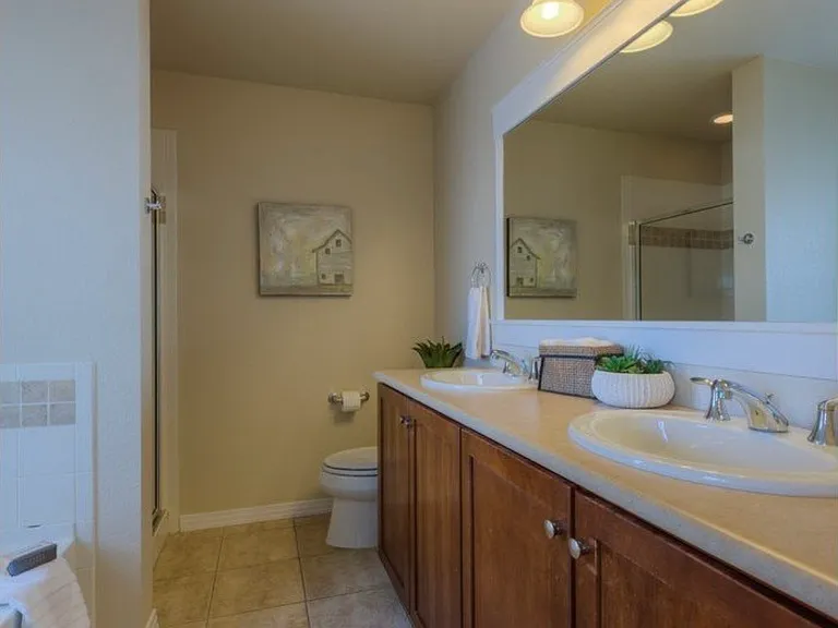 1546 Cottonwood Ave — Photo 16