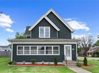 101 2nd Ave, Newhall, IA 52315