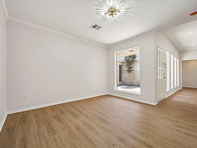 7618 Bankside Dr — Photo 8