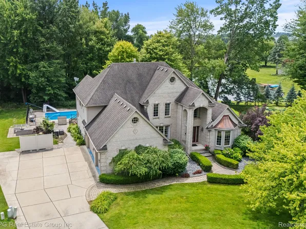 14348 Provim Forest Ct, Shelby Township, MI 48315