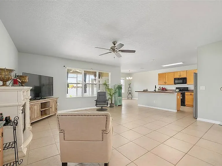 6742 SW 64th Ave — Photo 5