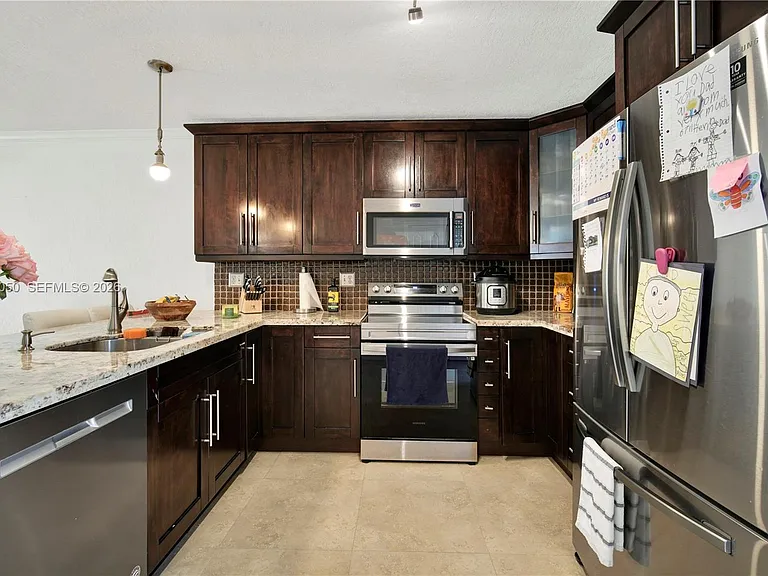 4260 SW 68th Ct — Photo 9