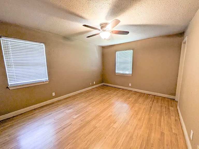 5031 Simpson Ave — Photo 13