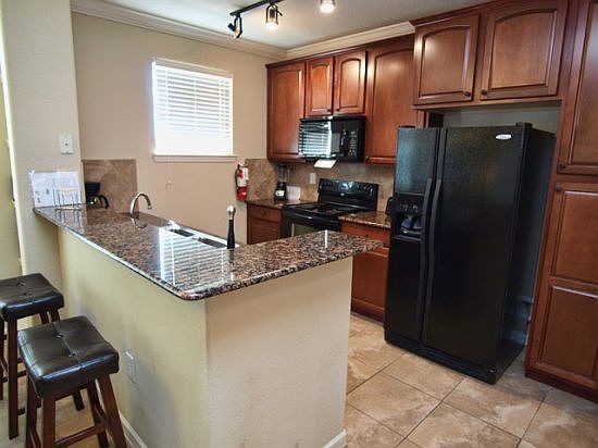 BP3C901-727-kitchen-and-breakfast-bar