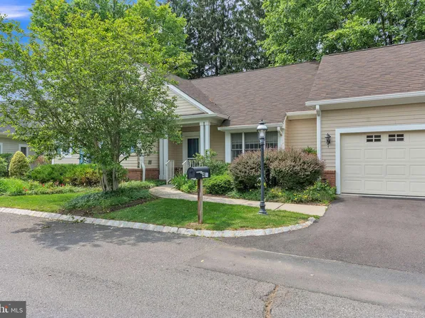 4 Birchwood Ct, Princeton, NJ 08540