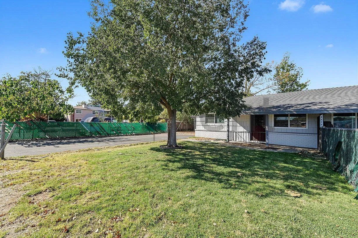 2 bed, 702 sqft, $1,695 — Photo 4