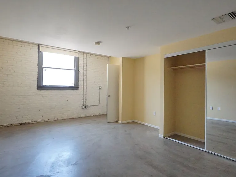 922 W 23rd St #101 — Photo 10