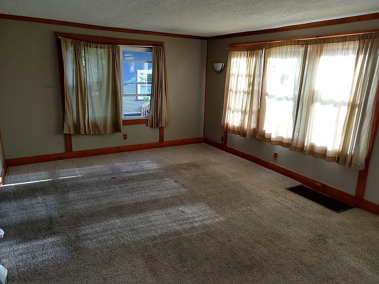 308 S Dakota Ave — Photo 3