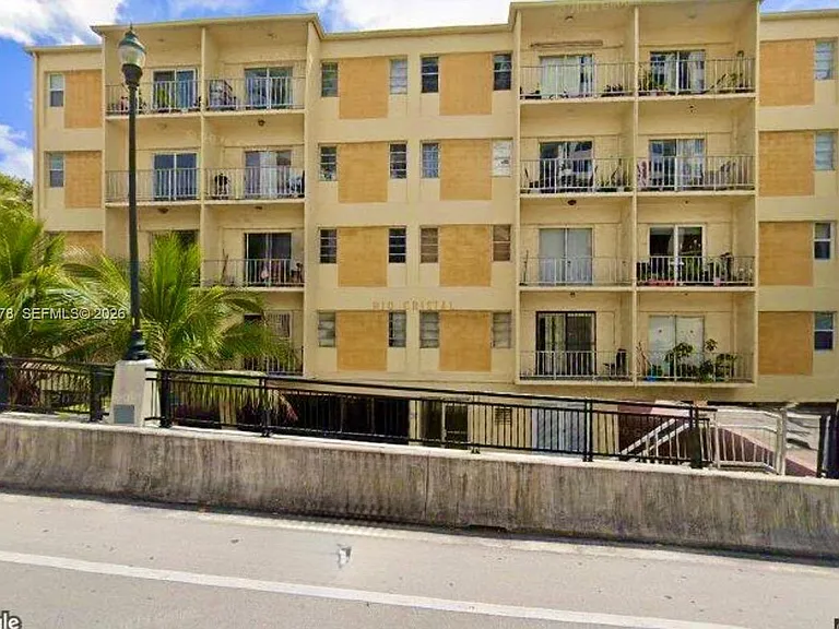 453 SW 2nd St #306C — Photo 15
