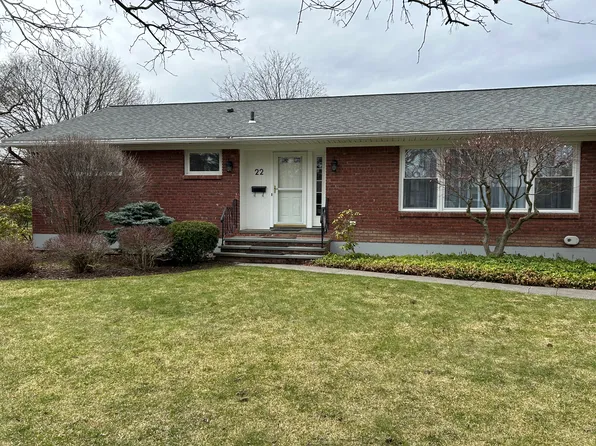 22 Benton Dr, Saratoga Springs, NY 12866