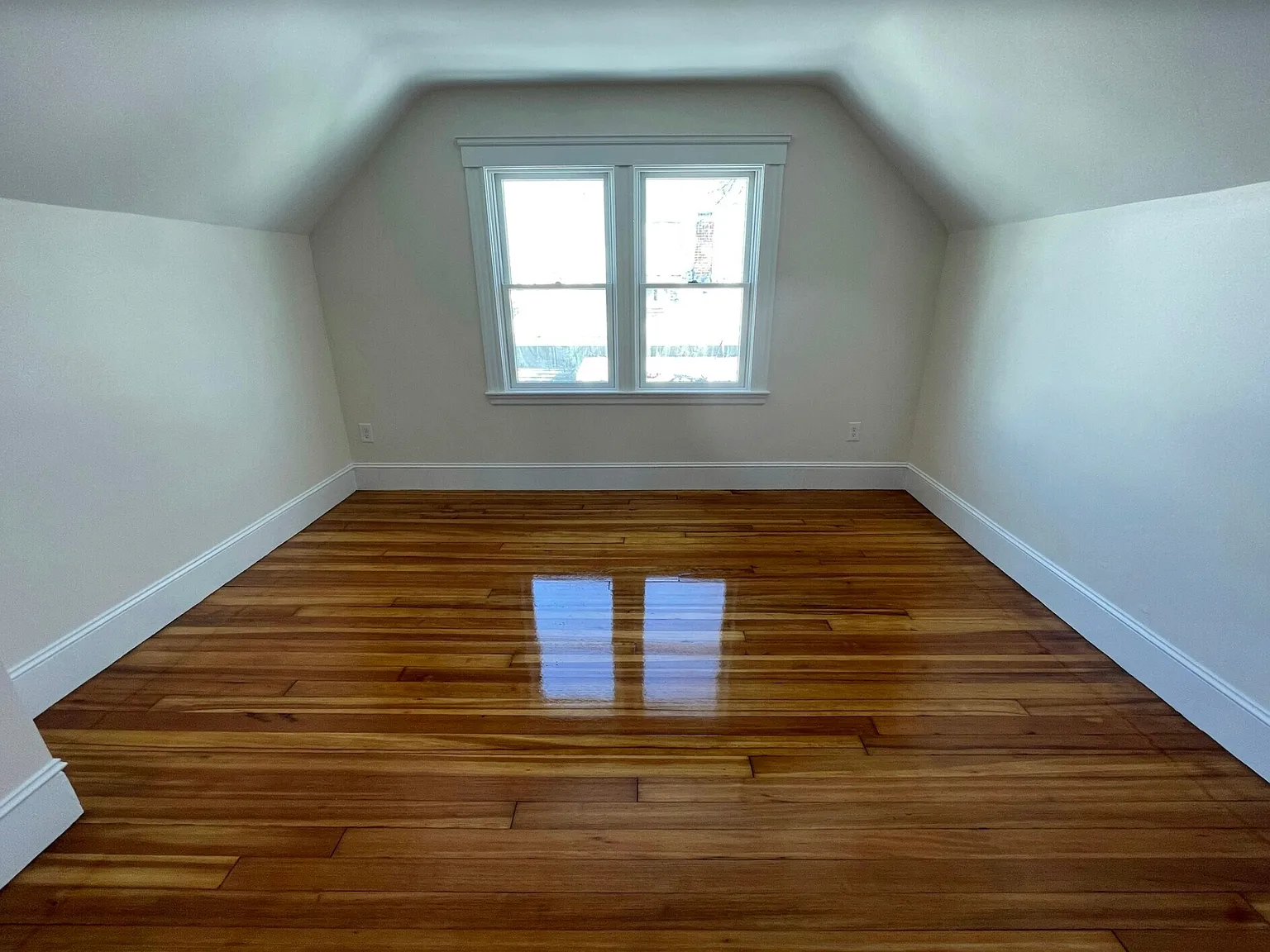 4 bed, 9999 sqft, $5,600 — Photo 4