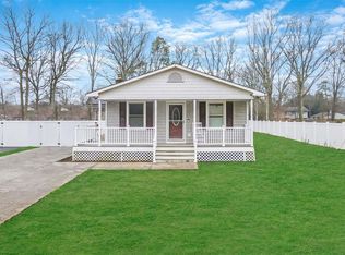 138 Monroe St, Mastic, NY 11950