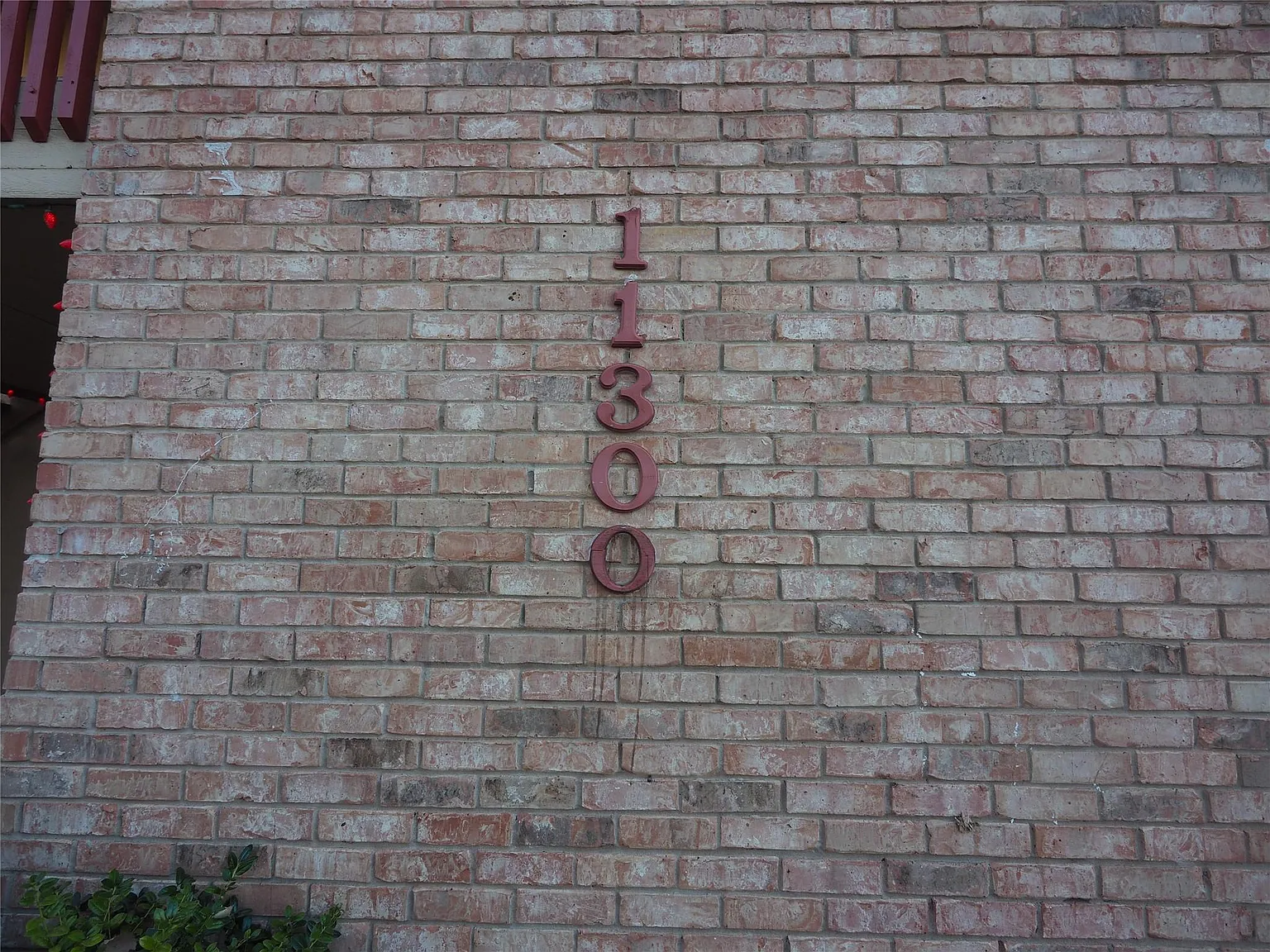 2 bed, 1.0 bath, 2672 sqft, $820 — Photo 1