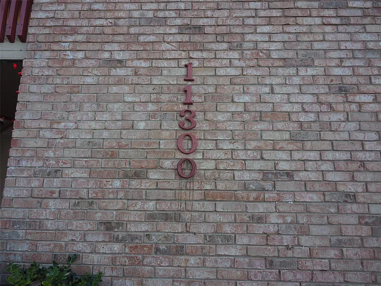 11300 Nicole Cv — Photo 1