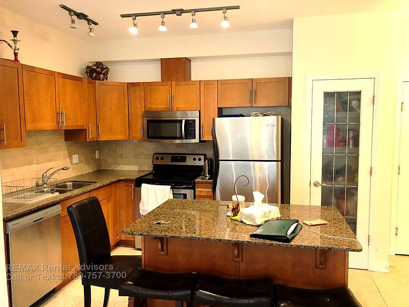 Edmonton Apartment for rent - 2 Bedrooms — photo 2