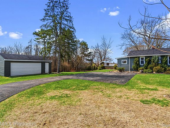 2nd image of 11124 White Lake Rd