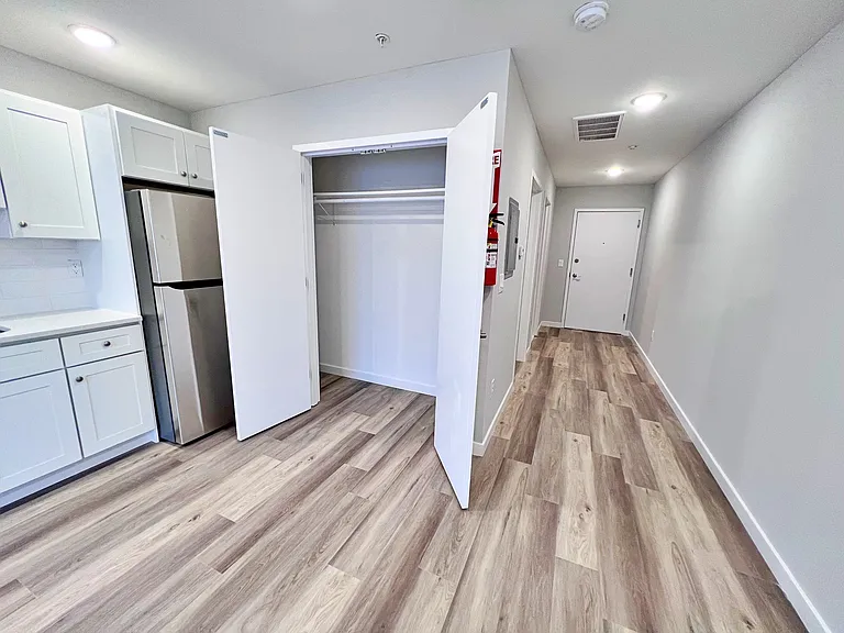 159 12th Ave #402 — Photo 7