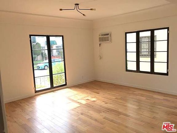 3rd image of 409 N Genesee Ave #16