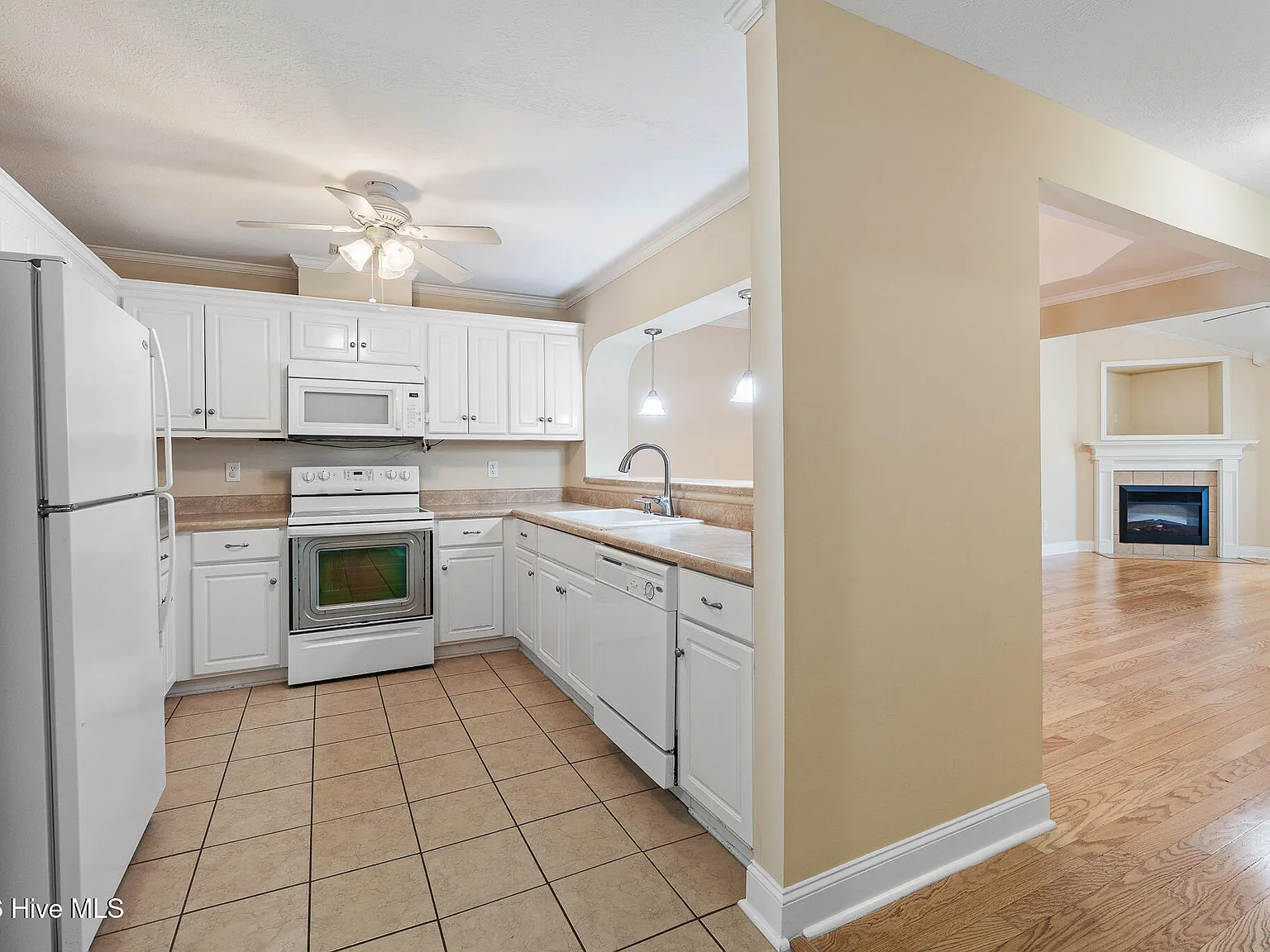2 bed, 2.0 bath, 1145 sqft, $1,375 — Photo 3