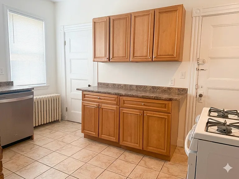 75 Elmira St #75 — Photo 7