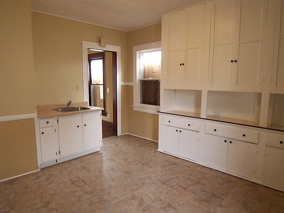 Beautiful and Spacious Kitchen