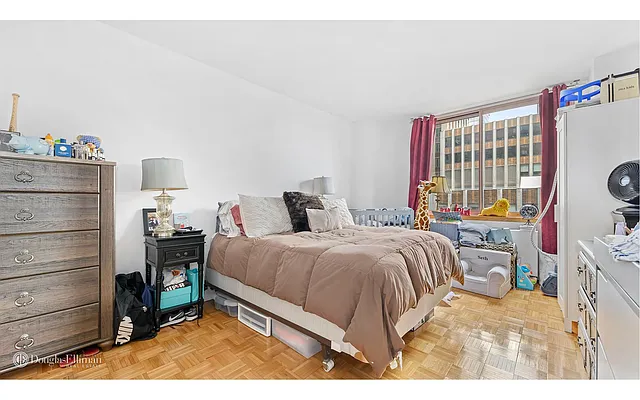 Rented by Douglas Elliman | media 38