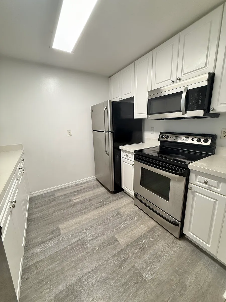 Building Photo - 255 Evernia St #718