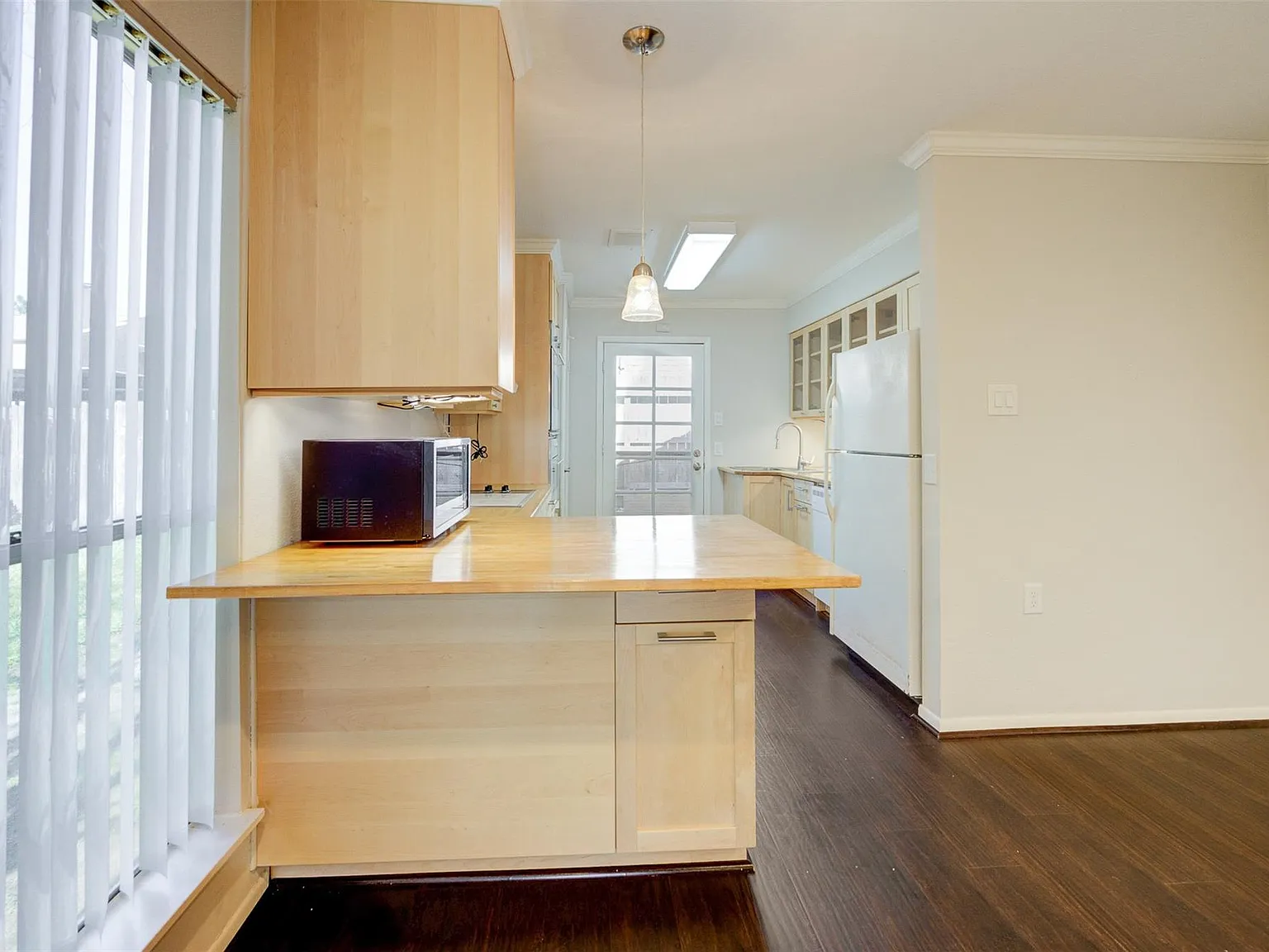 2 bed, 2.0 bath, 1082 sqft, $1,695 — Photo 3